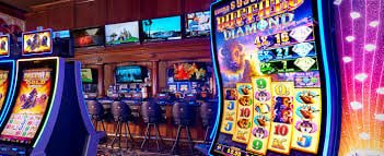 Giao diện sảnh game okvip trên điện thoại hiển thị danh mục casino và thể thao